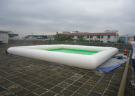 कमर्शियल मैन ने बच्चों और बड़ों के लिए स्वनिर्धारित स्विमिंग पूल बनाया