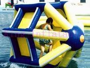 वयस्क / बच्चों के ग्रीष्मकालीन उपयोग के लिए रंगीन 3 * 2.8m ब्लो अप वाटर व्हील पीवीसी तिरपाल खिलौना