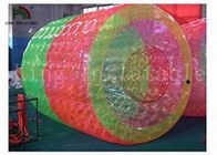 3 मीटर लंबी लाल और हरी Inflatable पानी खिलौना / पानी रोलिंग बॉल्स