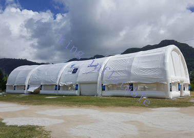 मजबूत हवा प्रतिरोध के साथ 40 X 10 X 6 M पीवीसी व्हाइट इन्फ्लेटेबल इवेंट टेंट