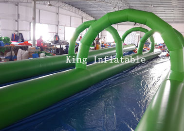 पीवीसी तिरपाल Inflatable पर्ची स्लाइड 300 मीटर लंबी डबल लेन Inflatable पानी शहर