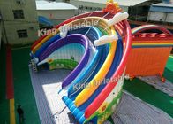 3 लेन 30mL पीवीसी के साथ रंगीन इंद्रधनुष आर्क आकार Inflatable पानी स्लाइड