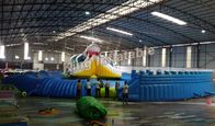 सफ़ेद शार्क वाटर स्लाइड और फ्लोट खिलौनों के साथ विशाल Inflatable पानी पार्क सूट