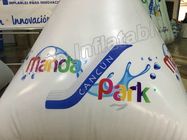 त्रिभुज Airtight Inflatable फ्लोटिंग Buoys पानी पीवीसी खिलौने CE अनुमोदित एयर पंप के साथ