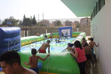 बिक्री के लिए विशालकाय साबुन जल फुटबॉल मैदान Inflatable फ़ुटबॉल फ़ील्ड