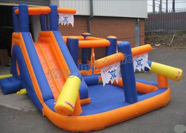 बच्चों के लिए कस्टम आउटडोर पीवीसी Inflatable पानी स्लाइड स्प्रे समुद्री डाकू थीम पार्क