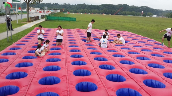 प्रतिस्पर्धात्मक चैलेंज Inflatable Bounce Obstacle Course पीवीसी गद्दा रनिंग Inflatable Course Event के लिए उपकरण