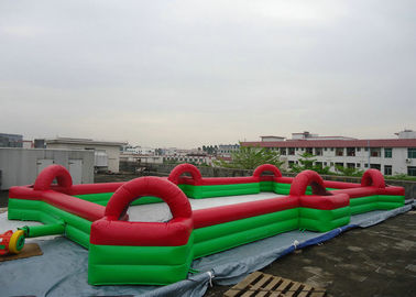 0.45 मिमी - 0.55 मिमी पीवीसी के साथ वाणिज्यिक Inflatable फुटबॉल खेल / फुटबॉल मैदान खेल उपकरण
