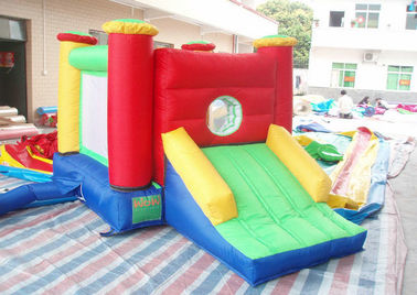 खेल के मैदान के लिए बच्चों के पिछवाड़े मज़ा विश्व Inflatable कूद महल वाणिज्यिक ग्रेड