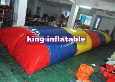 रंगीन पट्टी Inflatable गुलेल बूँद, कस्टम पीवीसी तिरपाल Inflatable पानी खिलौना