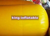 2 मीटर दीया या स्वनिर्धारित पीला Inflatable पानी के खिलौने / पीवीसी सिलेंडर बूँद पानी पार्क का उपयोग करें