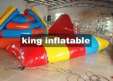 लाल / पीले / नीले 0.9 मिमी पीवीसी Inflatable पानी के खिलौने / बूँदें गेंद के साथ शनि स्लाइड