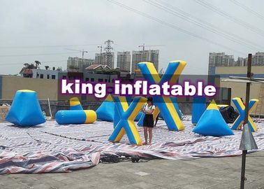 मजबूत नीले / पीले Inflatable फ्लोटिंग पेंटबॉल ब्लाइंड टिकाऊ पीवीसी पानी खिलौना