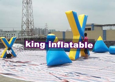 मजबूत नीले / पीले Inflatable फ्लोटिंग पेंटबॉल ब्लाइंड टिकाऊ पीवीसी पानी खिलौना
