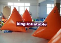 वाटर पार्क के लिए Inflatable त्रिभुज पीवीसी फ्लोटिंग खिलौने / ऑरेंज अलर्ट और विज्ञापन Buoys