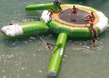 आउटडोर निविड़ अंधकार प्लेटो पीवीसी Inflatable पानी खिलौना CE अनुकूलित Trampoline स्लाइड के साथ