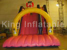 गुलाबी / पीला Inflatable सूखी स्लाइड सीई ब्लोअर संलग्न बच्चों के लिए अजीब जोकर