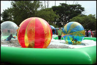 मिश्रित रंग 2 मीटर व्यास अनुकूलित पानी पार्क के लिए पानी की गेंद पर पीवीसी वेक