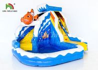 टिकाऊ पीवीसी तिरपाल द्वारा स्विमिंग पूल के साथ क्लाउनफ़िश Inflatable पानी स्लाइड