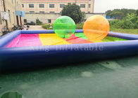 बच्चों के खेलने के लिए 8 * 8 मीटर ब्लू रेनबो कलर इन्फ्लेटेबल वाटर पूल