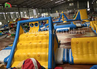 विशालकाय Inflatable फ्लोटिंग पानी पार्क ग्रीष्मकालीन आउटडोर एक्वा पार्क खेल खेल का आकार 30 * 25 मीटर