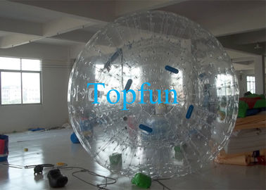 मजेदार रोलिंग के लिए झंझरी रैंप के साथ 0.8 मिमी / 1.0 मिमी पीवीसी Inflatable Zorb बॉल