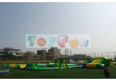 रोमांचक Inflatable पानी पार्क