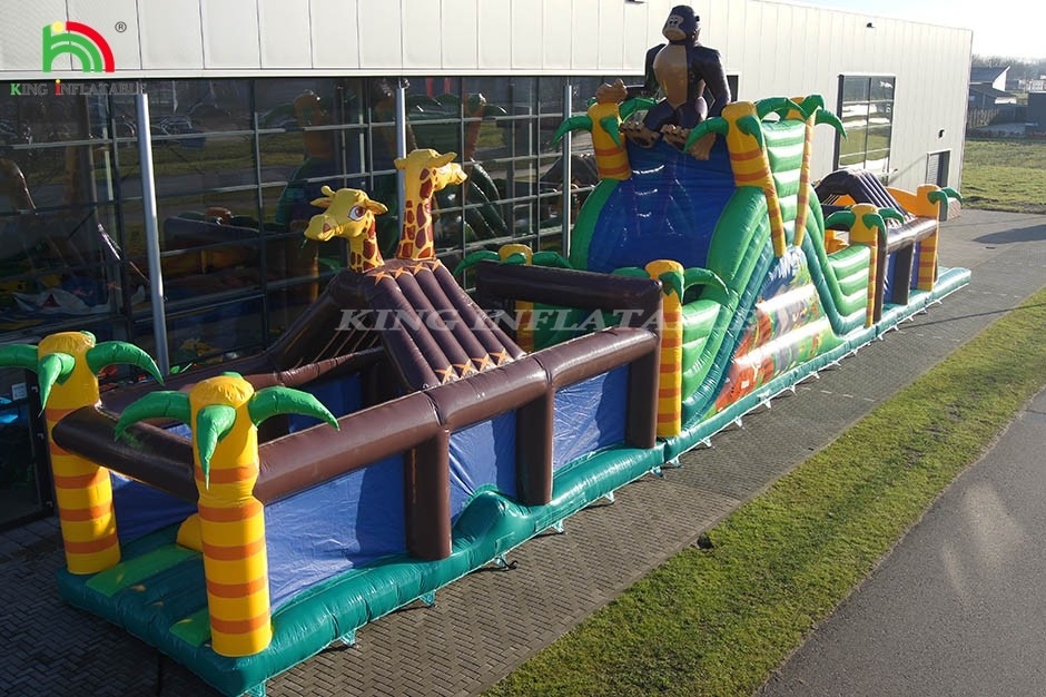 स्लाइड और बाड़ के साथ बड़ा आउटडोर inflatable बाधा पाठ्यक्रम स्लाइड और स्लाइड के साथ कूद कूद खेल