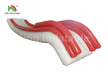 स्वनिर्धारित लोगो के साथ एयरटाइट आउटडोर गुलाबी / सफेद Inflatable यॉट स्लाइड वाटर टॉय